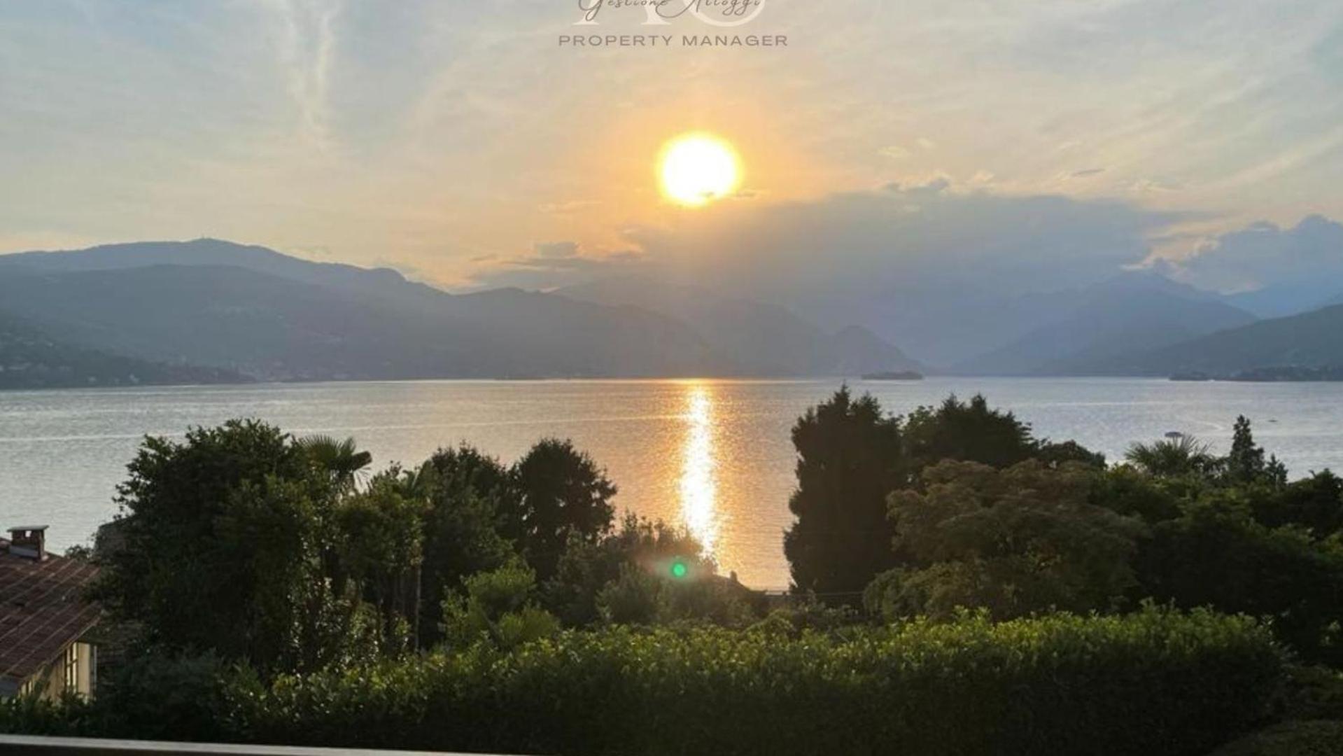 The House On The Lake Reno Di Leggiuno Exterior photo